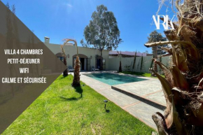 Villa avec piscine, jardin et parking privé située à 10 minutes du centre de Marrakech - ARK Realty